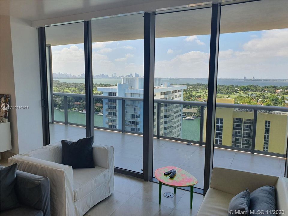 Recently Rented: $5,800 (2 beds, 2 baths, 1323 Square Feet)