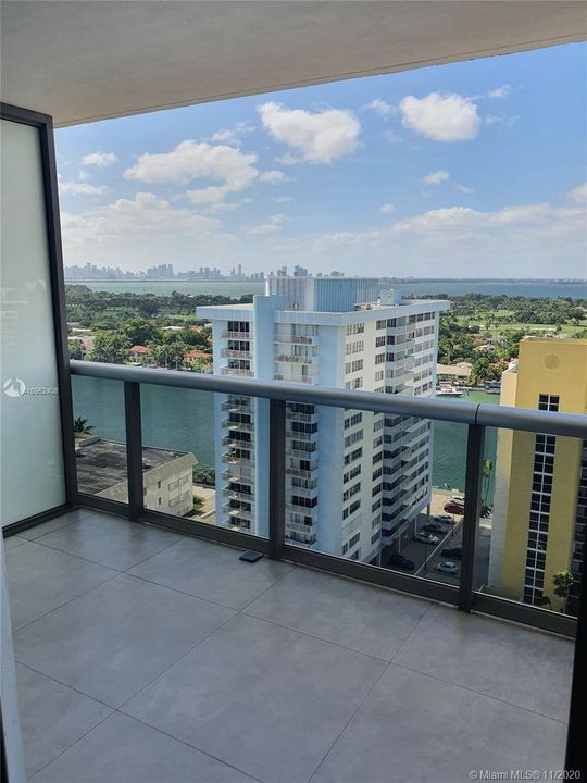 Recently Rented: $5,800 (2 beds, 2 baths, 1323 Square Feet)