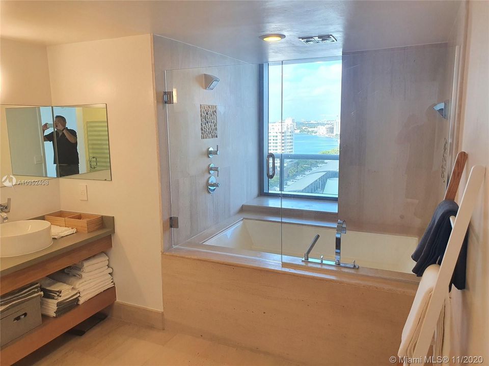 Recently Rented: $5,800 (2 beds, 2 baths, 1323 Square Feet)