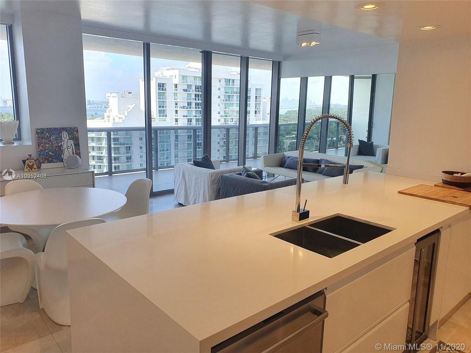 Recently Rented: $5,800 (2 beds, 2 baths, 1323 Square Feet)
