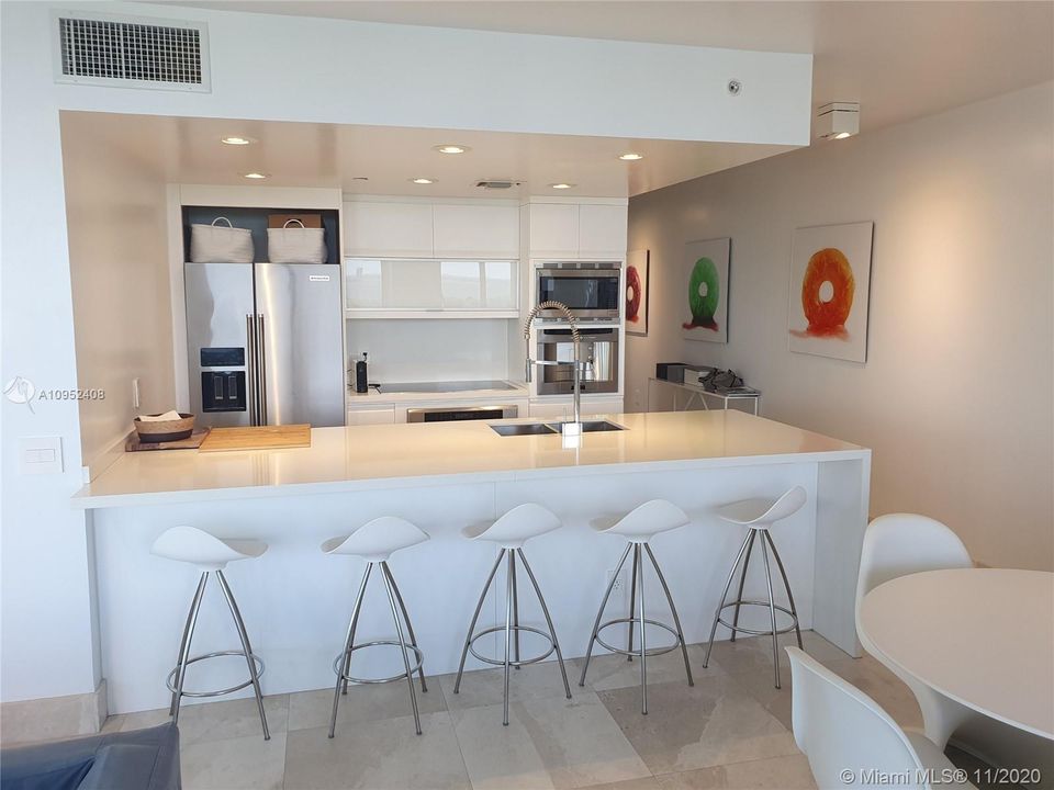 Recently Rented: $5,800 (2 beds, 2 baths, 1323 Square Feet)