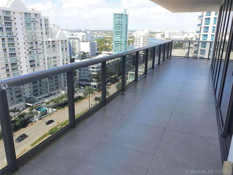 Recently Rented: $5,800 (2 beds, 2 baths, 1323 Square Feet)