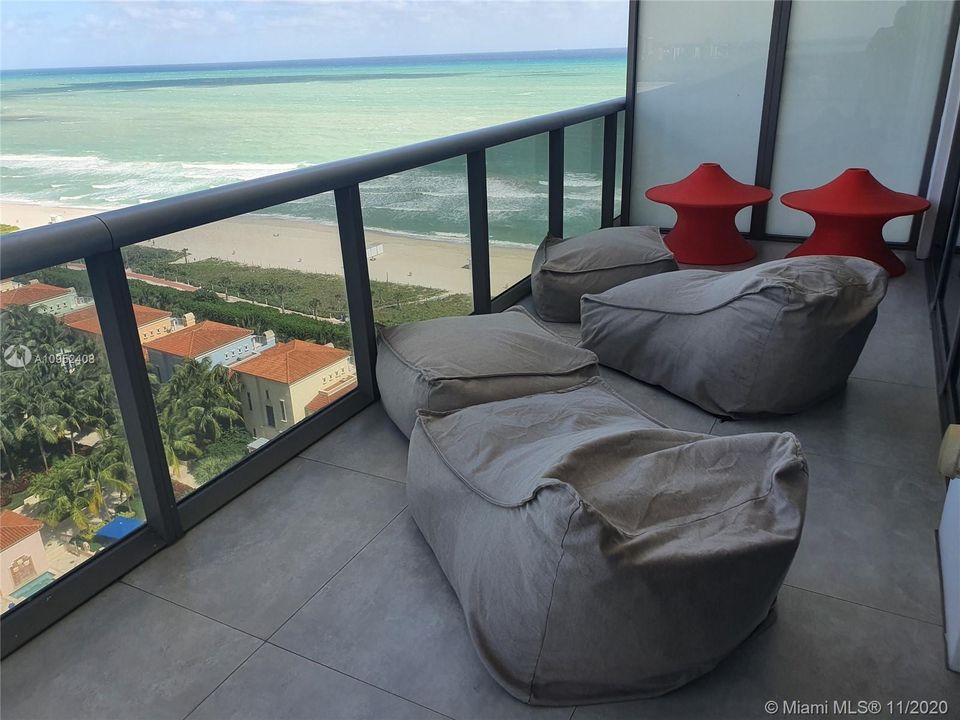 Recently Rented: $5,800 (2 beds, 2 baths, 1323 Square Feet)