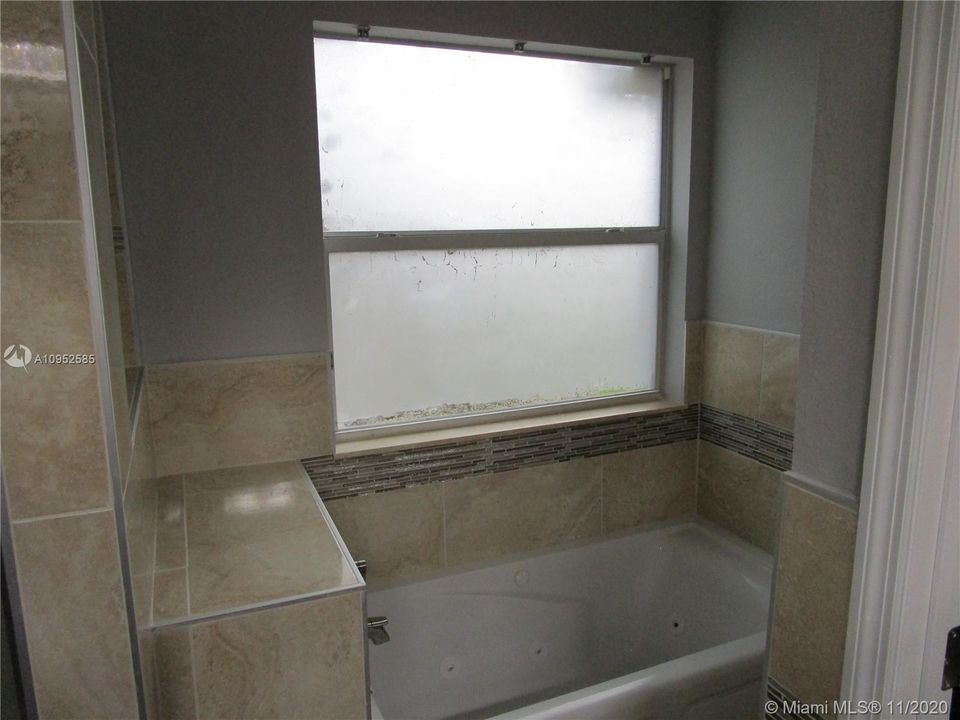 Недавно продано: $365,000 (4 спален, 2 ванн, 2540 Квадратных фут)