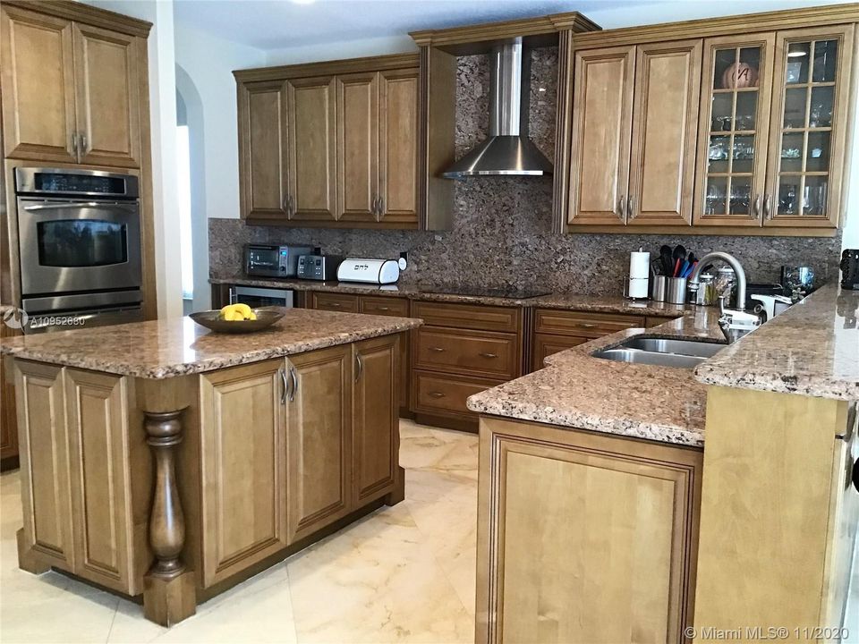 Recently Rented: $8,900 (7 beds, 7 baths, 5785 Square Feet)