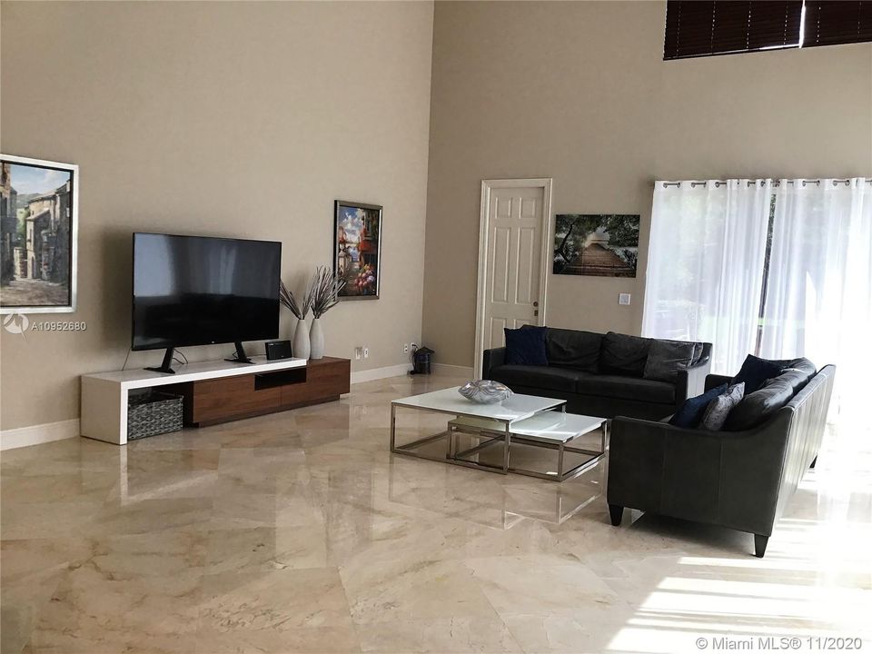 Recently Rented: $8,900 (7 beds, 7 baths, 5785 Square Feet)