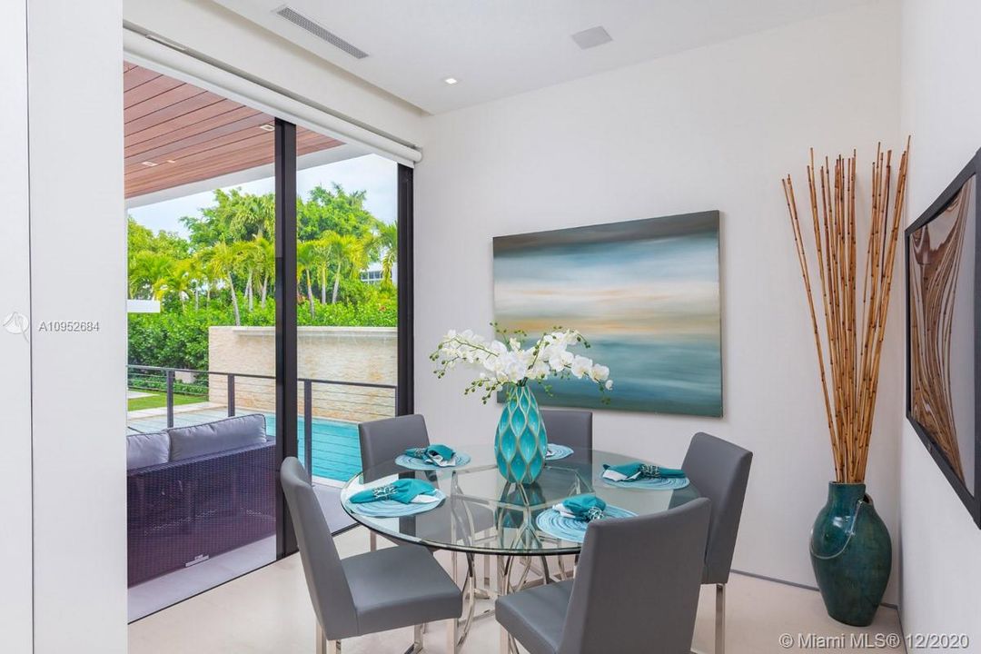 Recently Sold: $4,495,000 (5 beds, 5 baths, 4789 Square Feet)