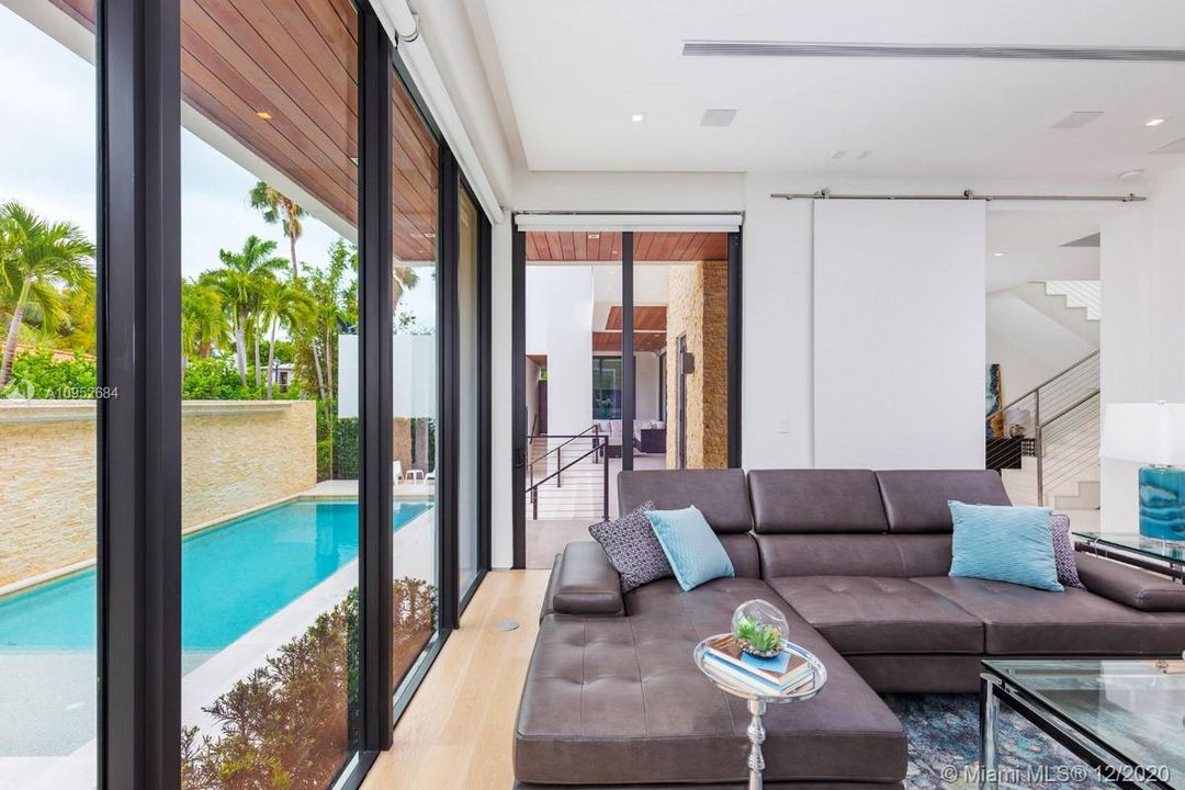 Recently Sold: $4,495,000 (5 beds, 5 baths, 4789 Square Feet)