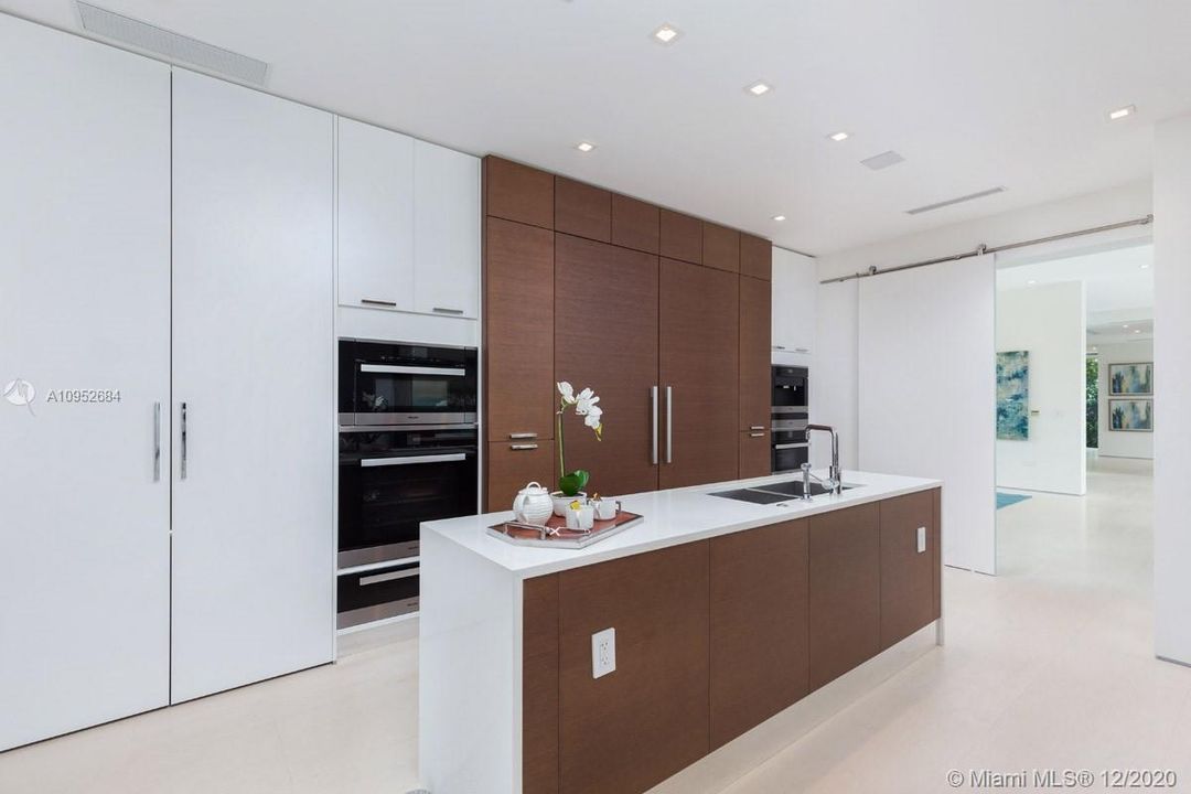 Recently Sold: $4,495,000 (5 beds, 5 baths, 4789 Square Feet)
