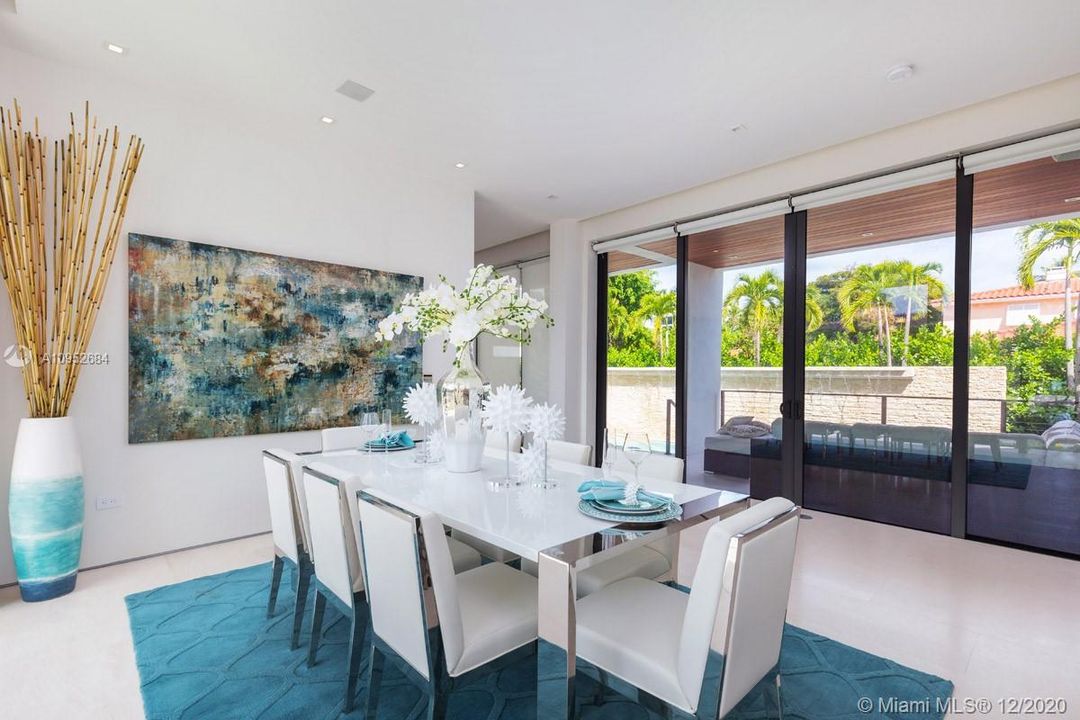 Recently Sold: $4,495,000 (5 beds, 5 baths, 4789 Square Feet)