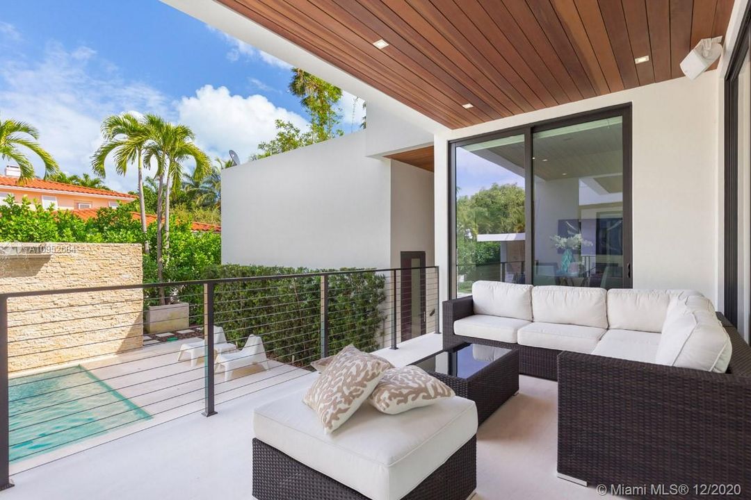 Recently Sold: $4,495,000 (5 beds, 5 baths, 4789 Square Feet)