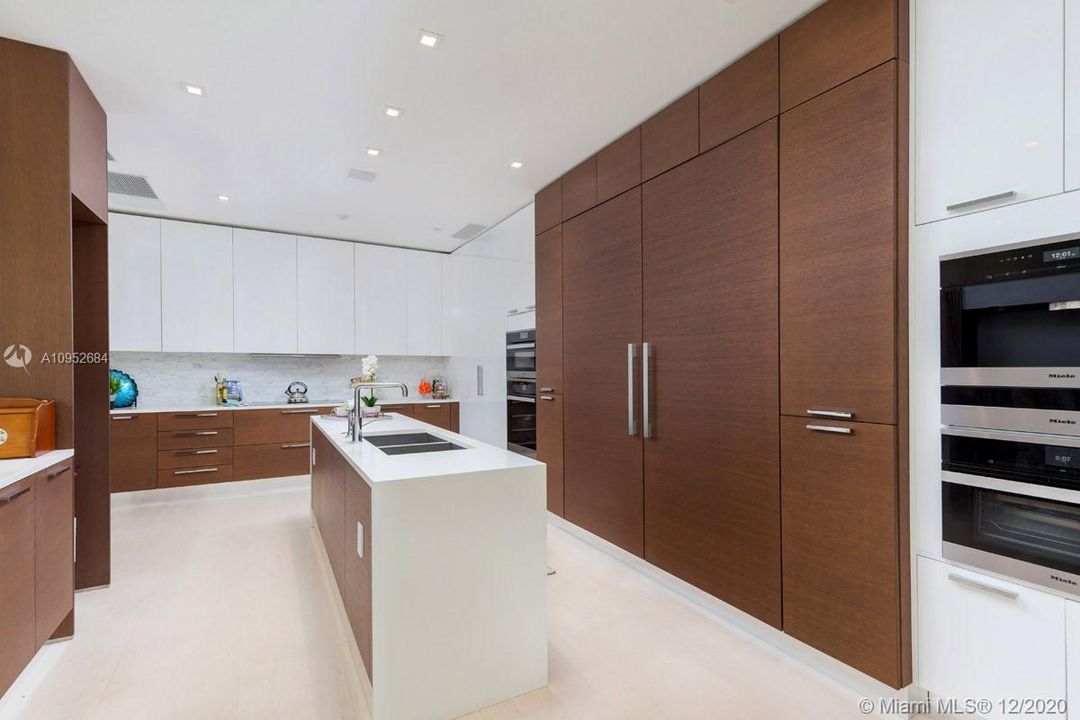 Recently Sold: $4,495,000 (5 beds, 5 baths, 4789 Square Feet)