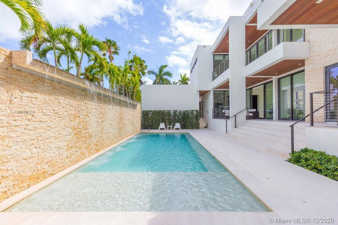 Recently Sold: $4,495,000 (5 beds, 5 baths, 4789 Square Feet)