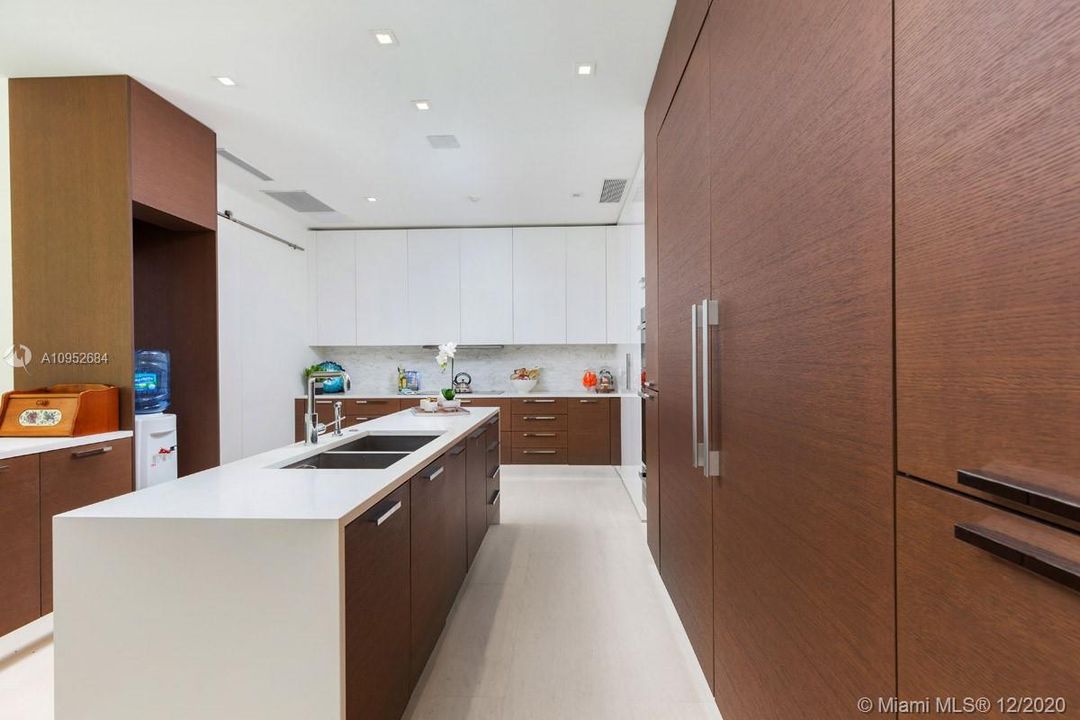 Recently Sold: $4,495,000 (5 beds, 5 baths, 4789 Square Feet)