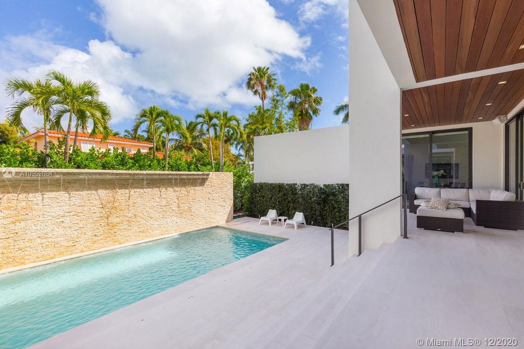 Recently Sold: $4,495,000 (5 beds, 5 baths, 4789 Square Feet)