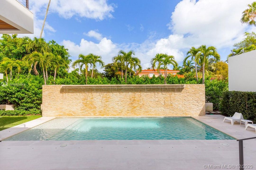 Recently Sold: $4,495,000 (5 beds, 5 baths, 4789 Square Feet)