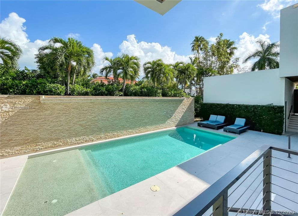 Recently Sold: $4,495,000 (5 beds, 5 baths, 4789 Square Feet)