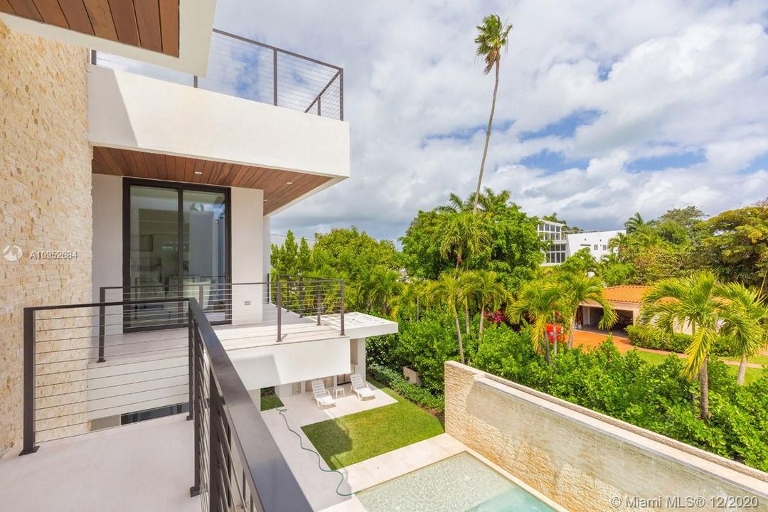 Recently Sold: $4,495,000 (5 beds, 5 baths, 4789 Square Feet)