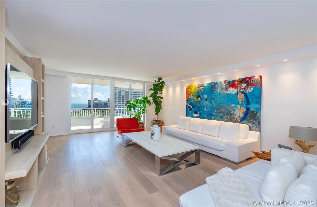 最近售出: $4,699,000 (4 贝兹, 5 浴室, 3581 平方英尺)
