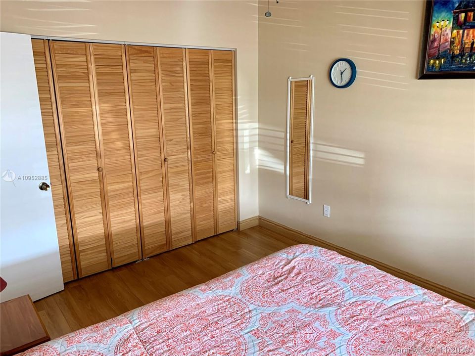 Недавно продано: $269,000 (3 спален, 2 ванн, 1427 Квадратных фут)