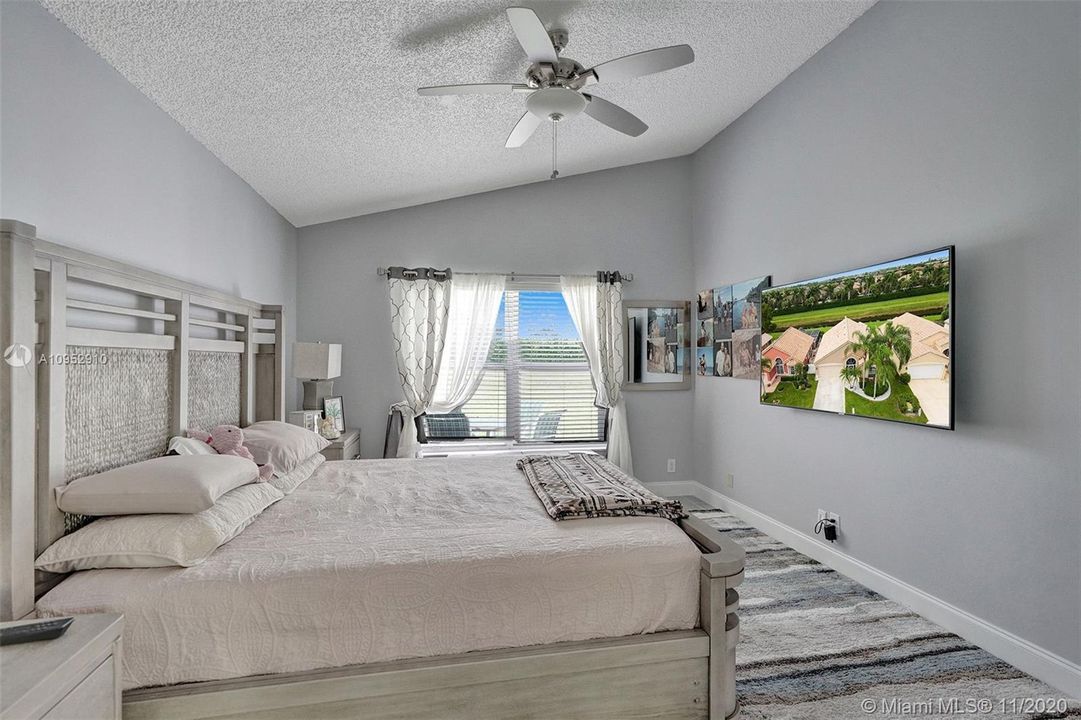 Vendido Recientemente: $395,000 (3 camas, 2 baños, 1644 Pies cuadrados)