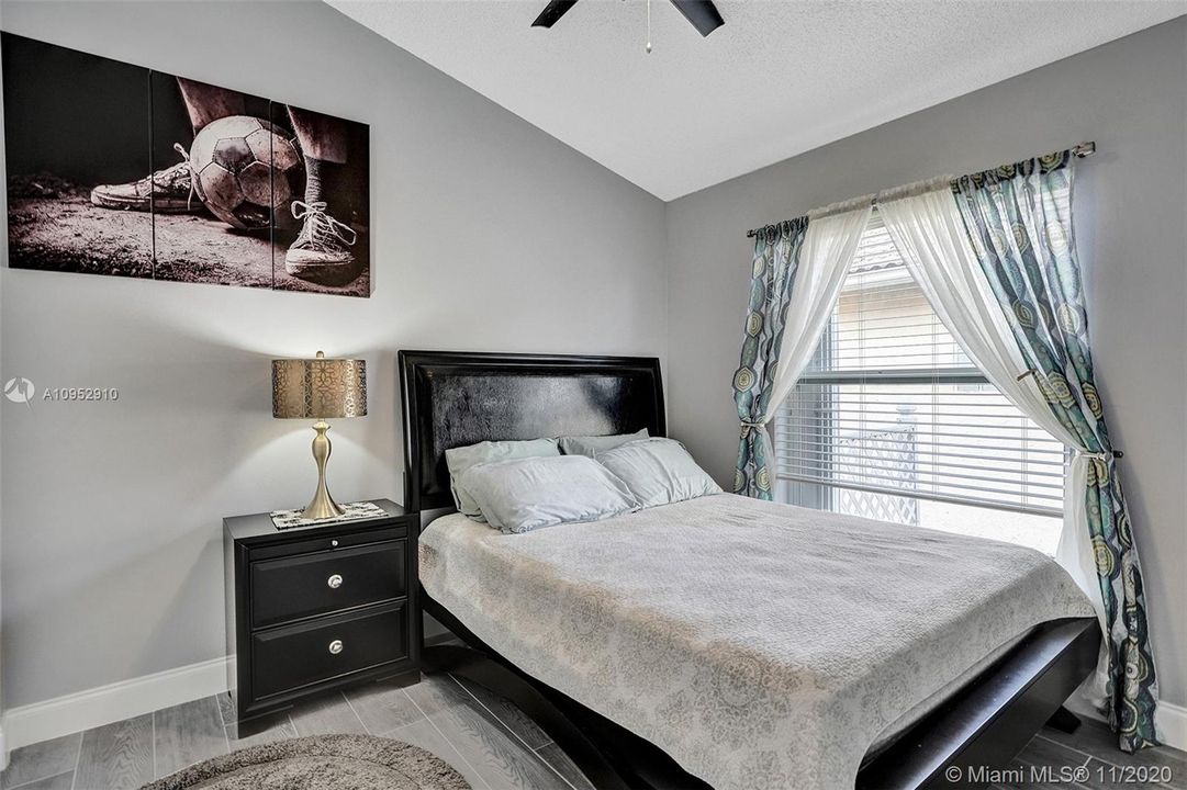 Vendido Recientemente: $395,000 (3 camas, 2 baños, 1644 Pies cuadrados)