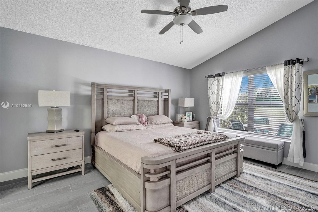 Vendido Recientemente: $395,000 (3 camas, 2 baños, 1644 Pies cuadrados)