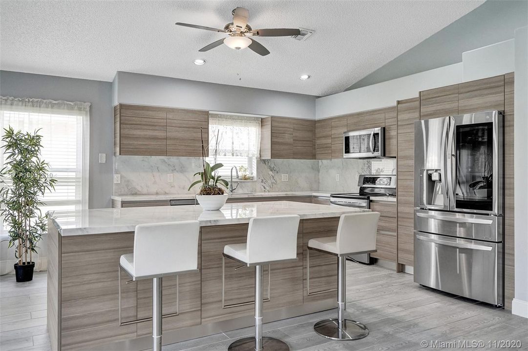 Vendido Recientemente: $395,000 (3 camas, 2 baños, 1644 Pies cuadrados)