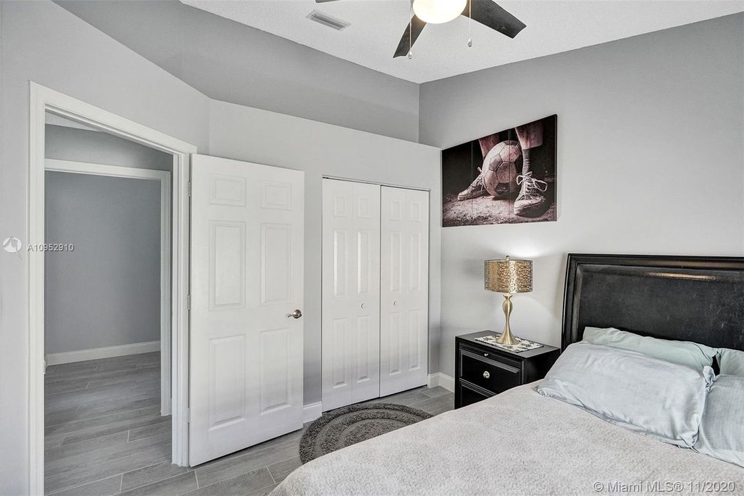 Vendido Recientemente: $395,000 (3 camas, 2 baños, 1644 Pies cuadrados)