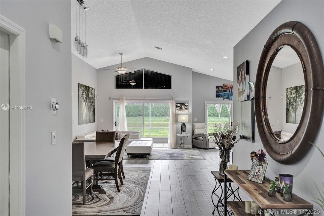 Vendido Recientemente: $395,000 (3 camas, 2 baños, 1644 Pies cuadrados)