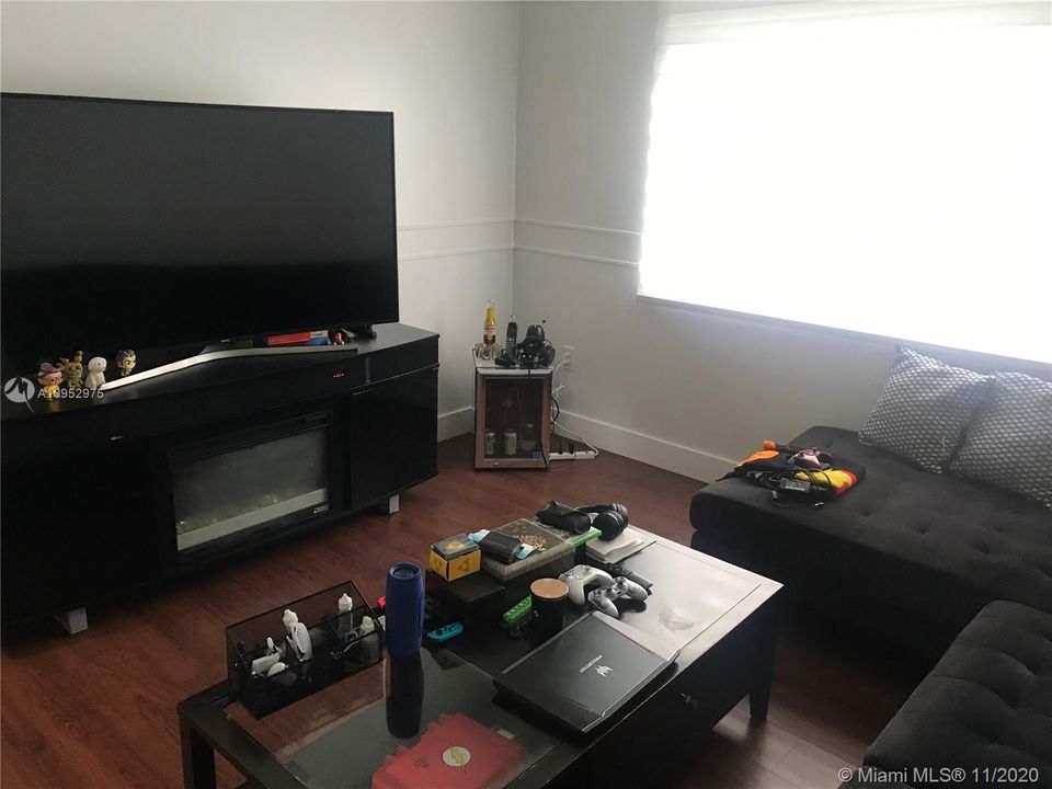Recently Rented: $3,500 (4 beds, 2 baths, 2475 Square Feet)