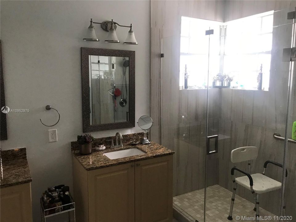 Recently Rented: $3,500 (4 beds, 2 baths, 2475 Square Feet)