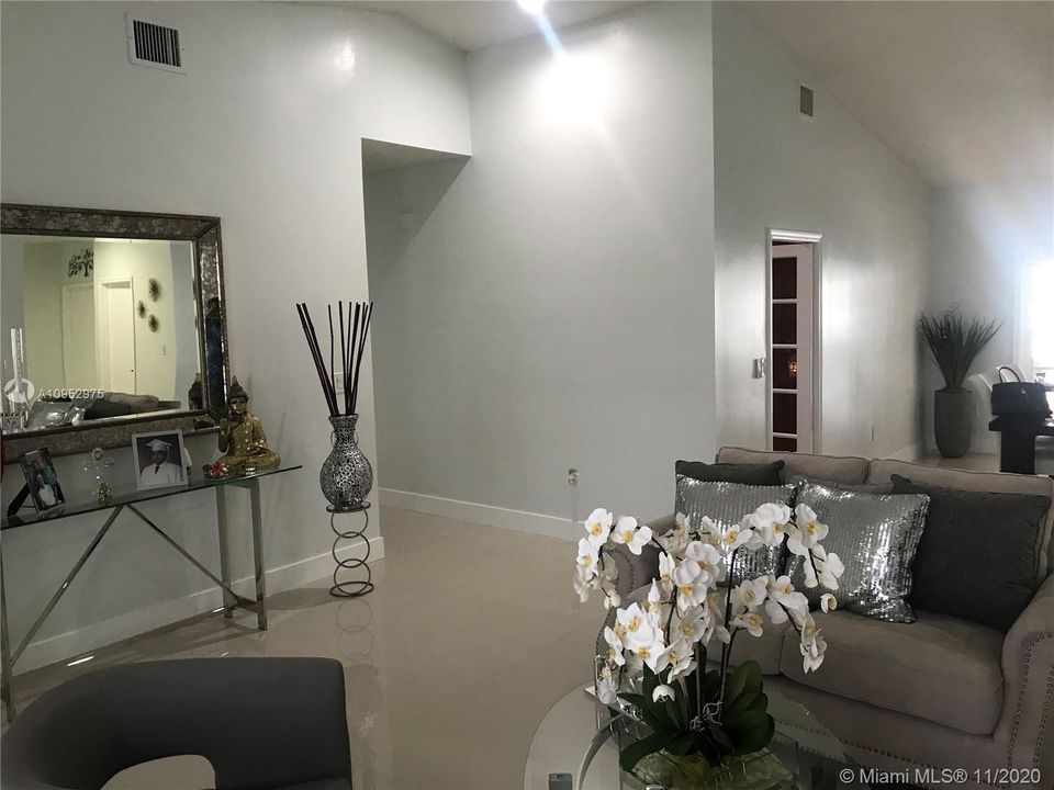 Recently Rented: $3,500 (4 beds, 2 baths, 2475 Square Feet)