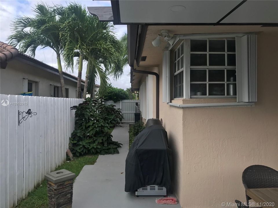 Recently Rented: $3,500 (4 beds, 2 baths, 2475 Square Feet)