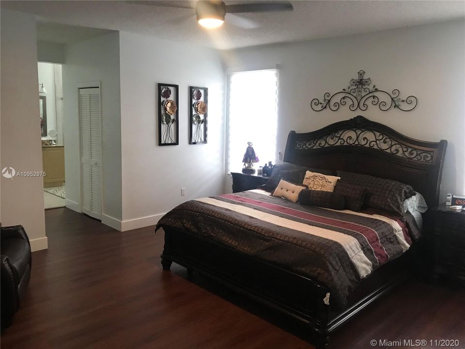 Recently Rented: $3,500 (4 beds, 2 baths, 2475 Square Feet)
