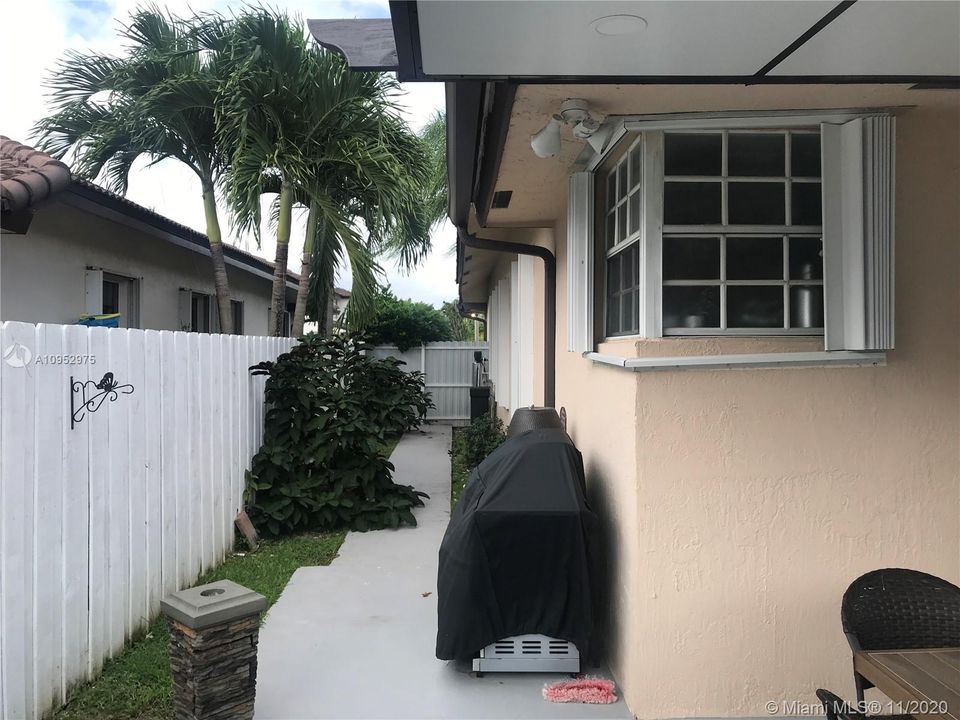 Recently Rented: $3,500 (4 beds, 2 baths, 2475 Square Feet)