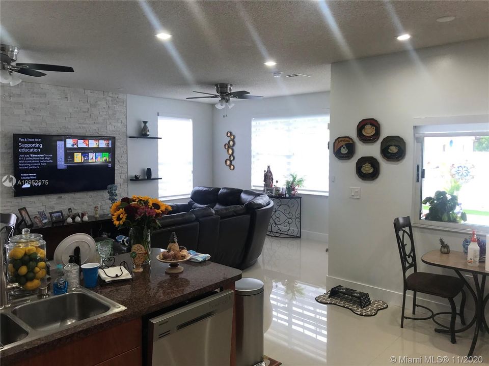 Recently Rented: $3,500 (4 beds, 2 baths, 2475 Square Feet)