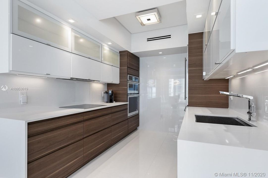 Recently Sold: $2,250,000 (2 beds, 2 baths, 1400 Square Feet)
