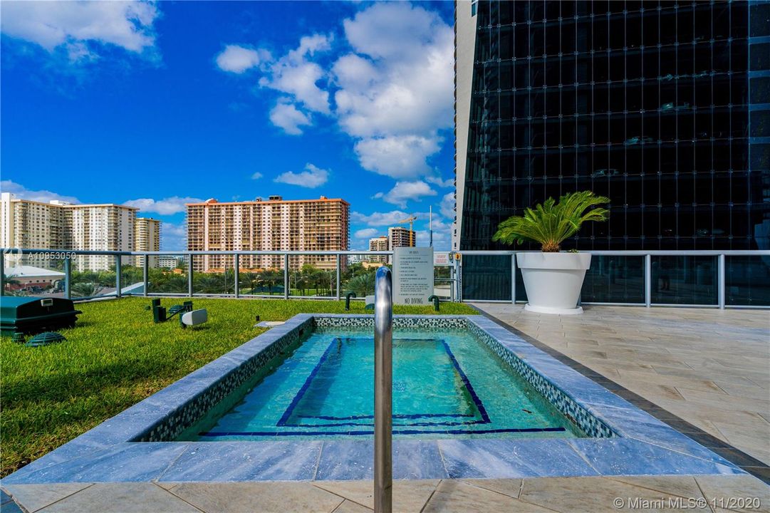 Recientemente alquilado: $15,900 (4 camas, 4 baños, 2485 Pies cuadrados)
