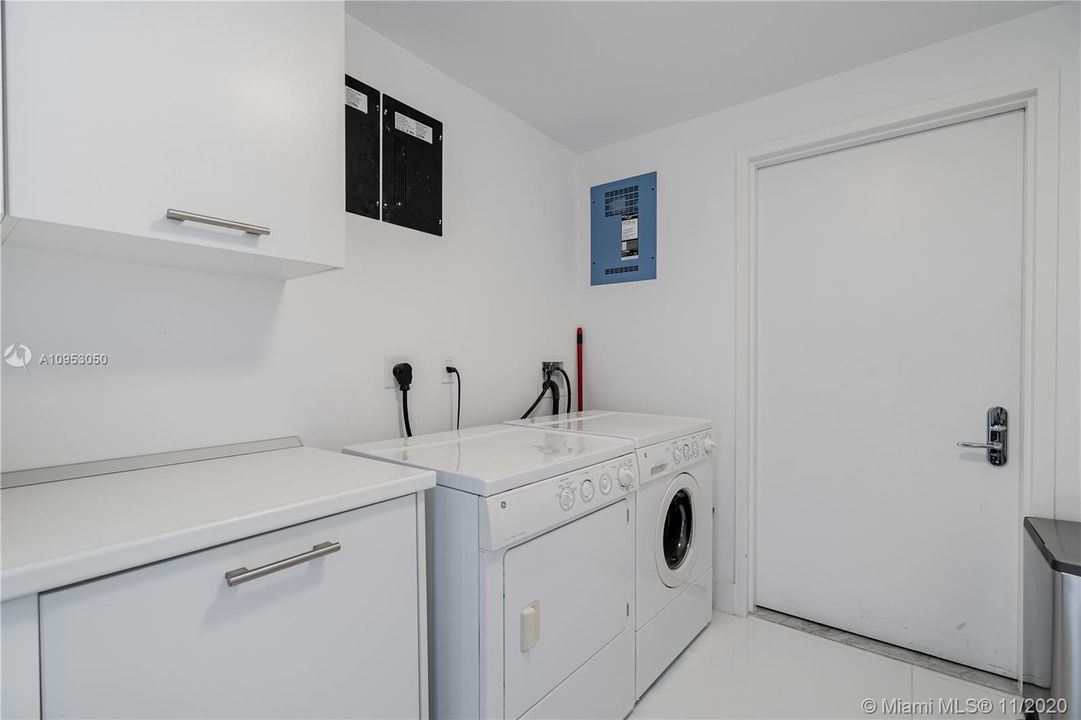 Recientemente alquilado: $15,900 (4 camas, 4 baños, 2485 Pies cuadrados)
