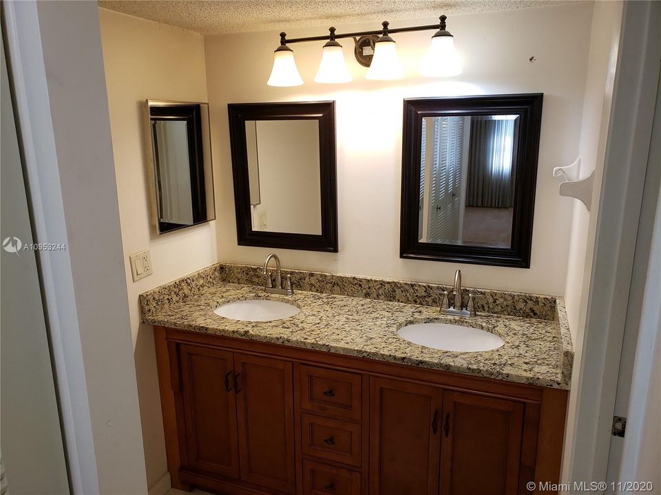 Recently Sold: $134,999 (2 beds, 2 baths, 1070 Square Feet)