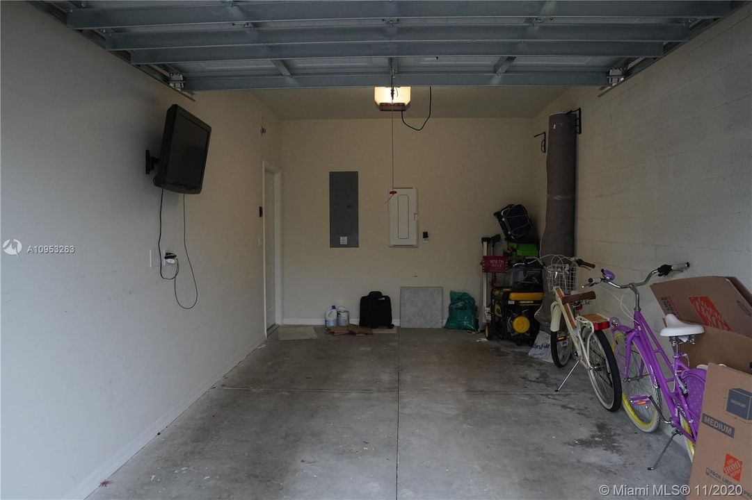 Recently Sold: $359,000 (3 beds, 2 baths, 1421 Square Feet)