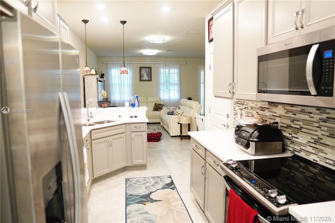 Recently Sold: $359,000 (3 beds, 2 baths, 1421 Square Feet)