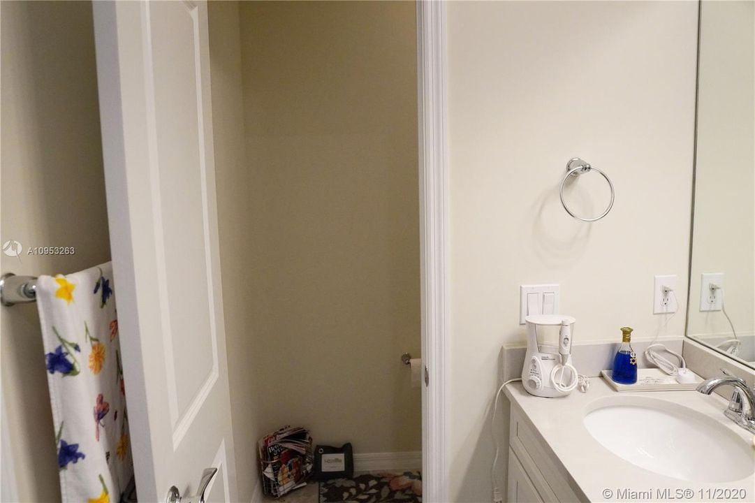 Recently Sold: $359,000 (3 beds, 2 baths, 1421 Square Feet)