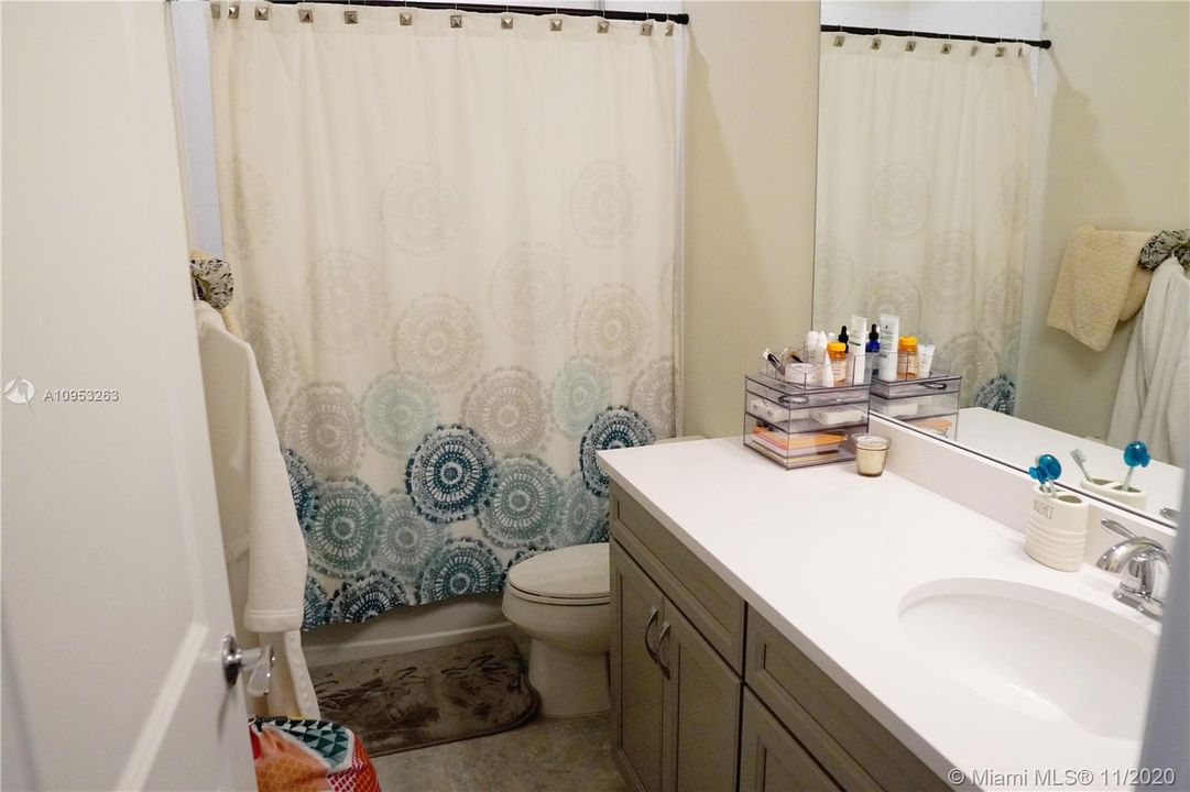 Recently Sold: $359,000 (3 beds, 2 baths, 1421 Square Feet)