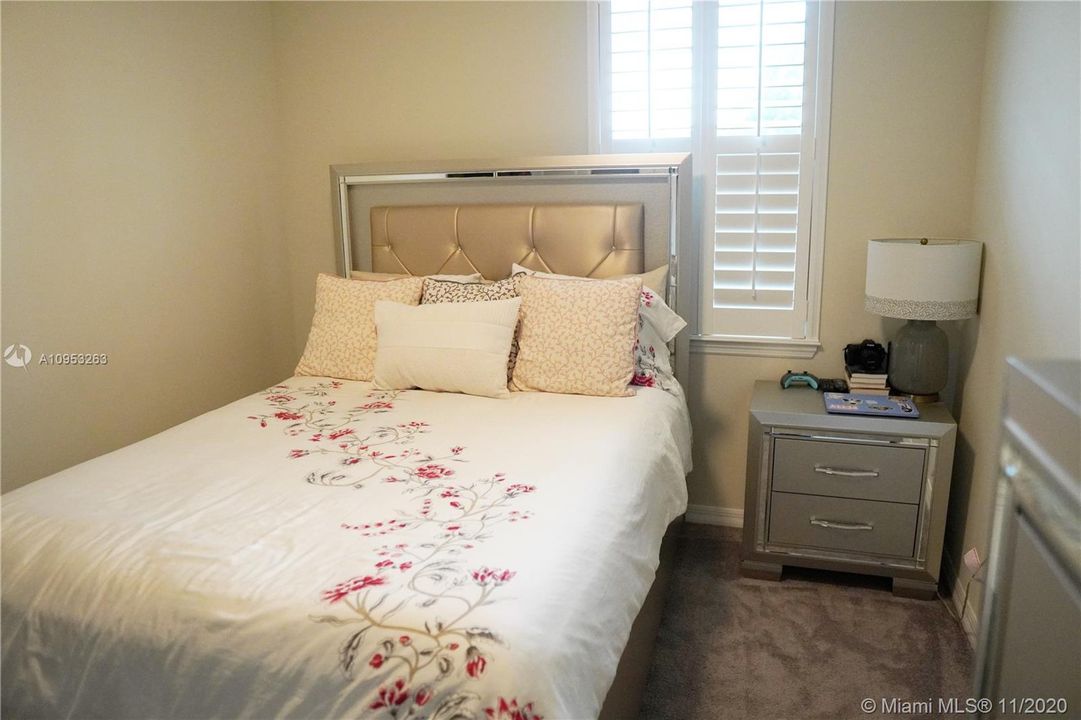 Recently Sold: $359,000 (3 beds, 2 baths, 1421 Square Feet)