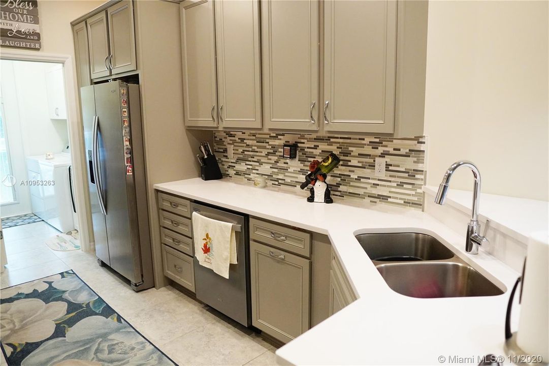 Recently Sold: $359,000 (3 beds, 2 baths, 1421 Square Feet)