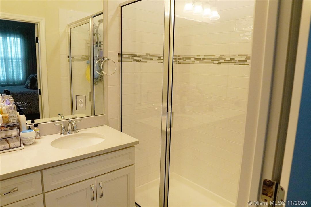 Recently Sold: $359,000 (3 beds, 2 baths, 1421 Square Feet)
