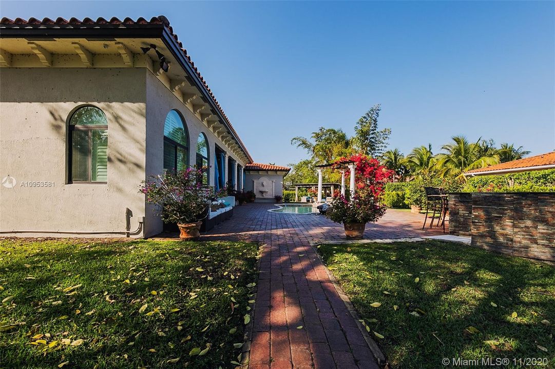 Recently Rented: $6,500 (5 beds, 4 baths, 3133 Square Feet)