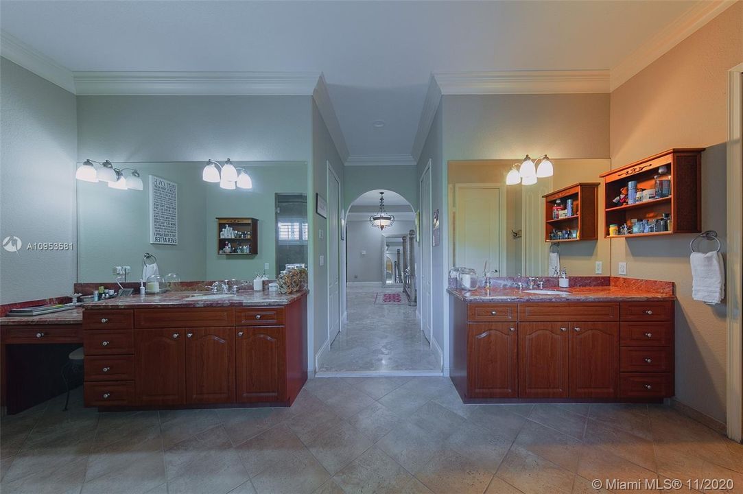 Recently Rented: $6,500 (5 beds, 4 baths, 3133 Square Feet)